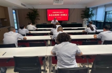 建設(shè)物業(yè)舉行辦公室管理例會(huì)